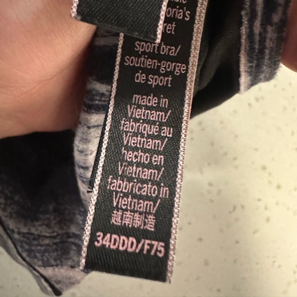 Victoria Sport Sports Bra Bundle 34DDD - Picture 4 of 7